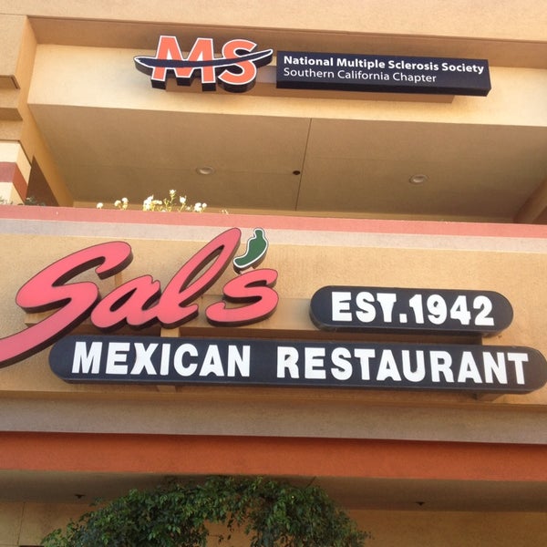 Снимок сделан в Sal&#39;s Mexican Restaurant - Fresno пользователем Kim L. 8/16/2014
