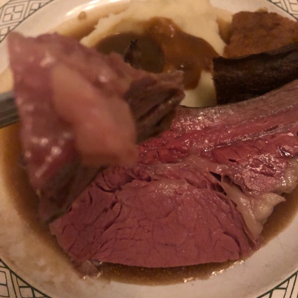 Photo taken at Lawry&#39;s The Prime Rib by ハネマーマニー🪻 on 4/14/2019