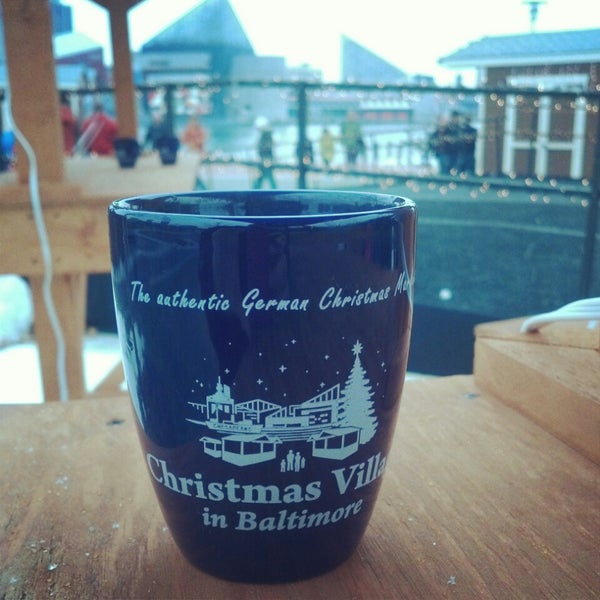 Foto tirada no(a) Christmas Village in Baltimore por Vivian em 12/14/2013