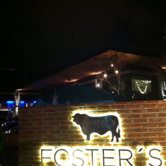 Das Foto wurde bei FOSTER&#39;S Steak House von James am 10/13/2012 aufgenommen