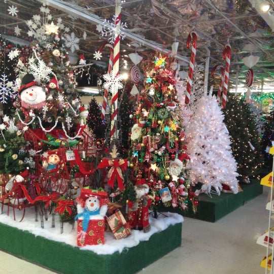 Dave's Christmas Wonderland & Market Bellevue 8 tips from 415 visitors