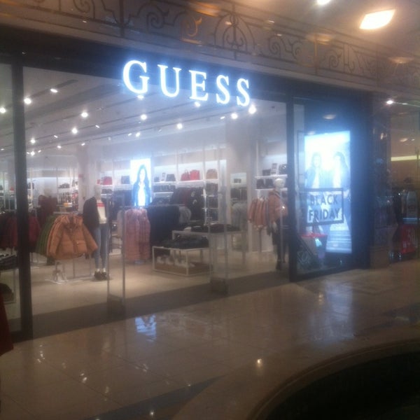 Гесс аутлет. Guess аутлет. Guess outlet village. Guess аутлет внуково интернет магазин. Аутлет guess спб.