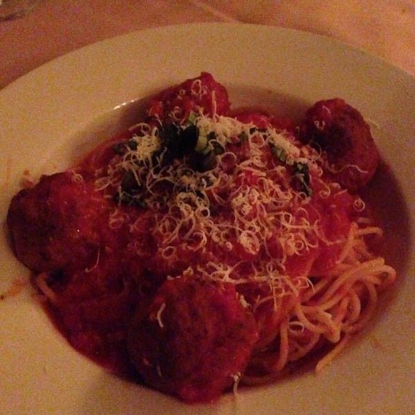 3/9/2013 tarihinde Melissa B.ziyaretçi tarafından Nino&#39;s Italian Restaurant'de çekilen fotoğraf