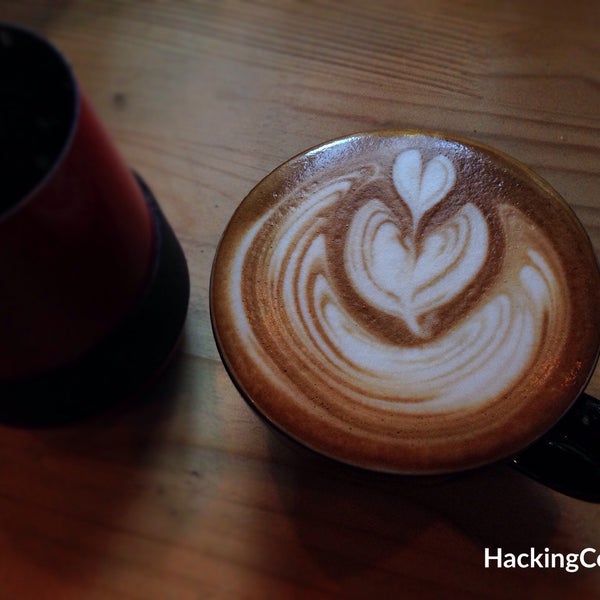 Das Foto wurde bei Hacking Coffee von Suriya D. am 8/15/2015 aufgenommen