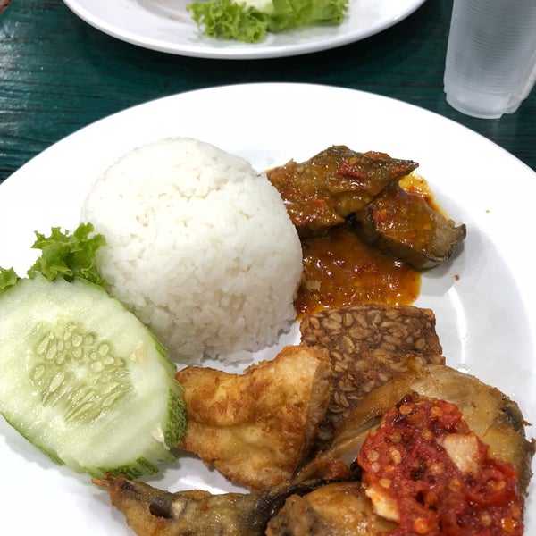 ayam: nasi ayam penyet wong solo cyberjaya