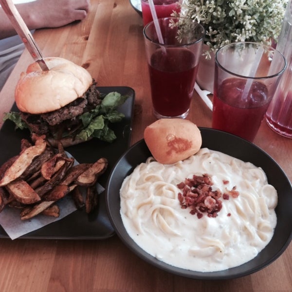 6/22/2015にNefta B.がAllegro Burgers &amp; Grillで撮った写真