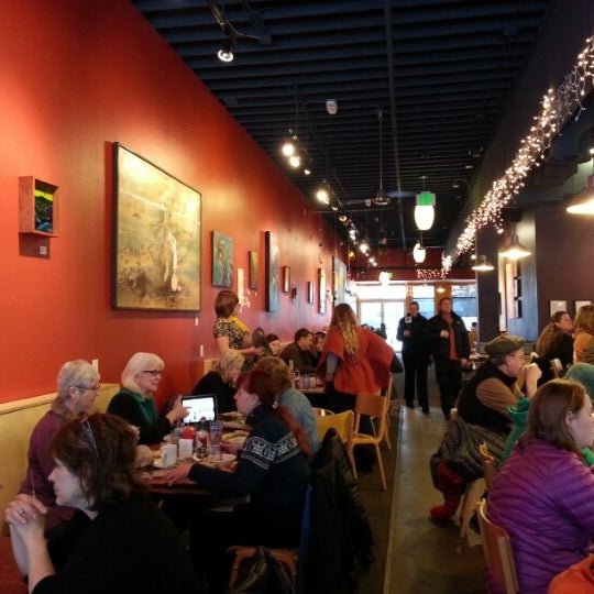 1/19/2013 tarihinde William T.ziyaretçi tarafından Middle Way Cafe'de çekilen fotoğraf