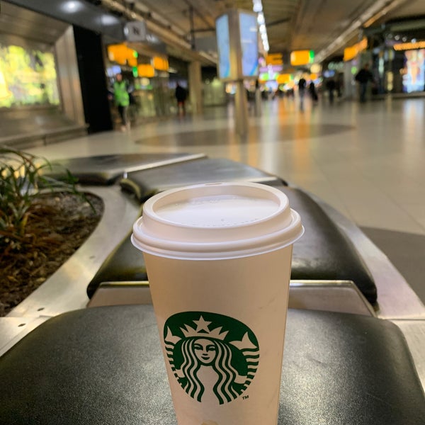 Снимок сделан в Starbucks пользователем Wim N. 10/11/2019