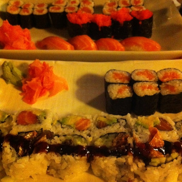 รูปภาพถ่ายที่ Sushi Park โดย Otavia C. เมื่อ 12/20/2012