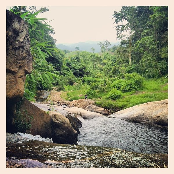 Photo taken at Moh Pang Waterfall by Ultramankung. T. on 7/18/2013