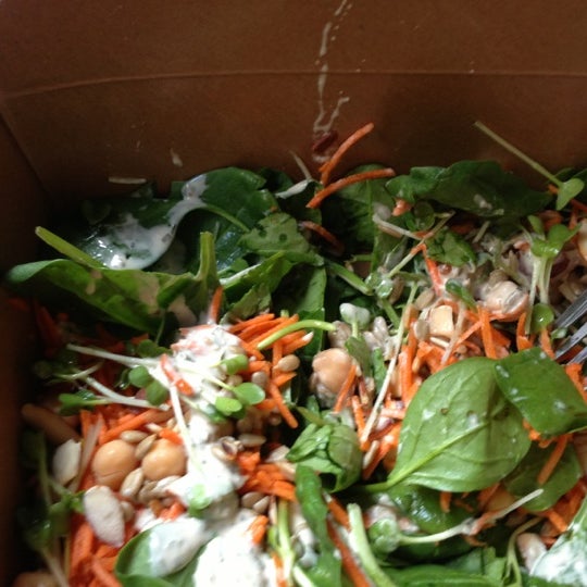 รูปภาพถ่ายที่ Greenspot Salad Company โดย Joe R. เมื่อ 11/29/2012