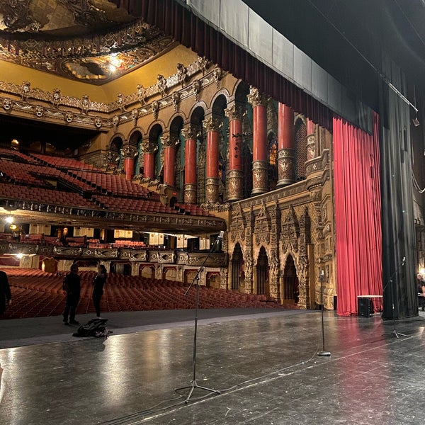 รูปภาพถ่ายที่ Fox Theatre โดย Lady N. เมื่อ 11/25/2019