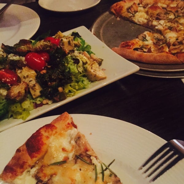 Итальянская пицца в италии. Pizza кафе нижний новгород. +39 пицца и вино на холодильный. Паста и вино. Pasta pizza vino оренбург.