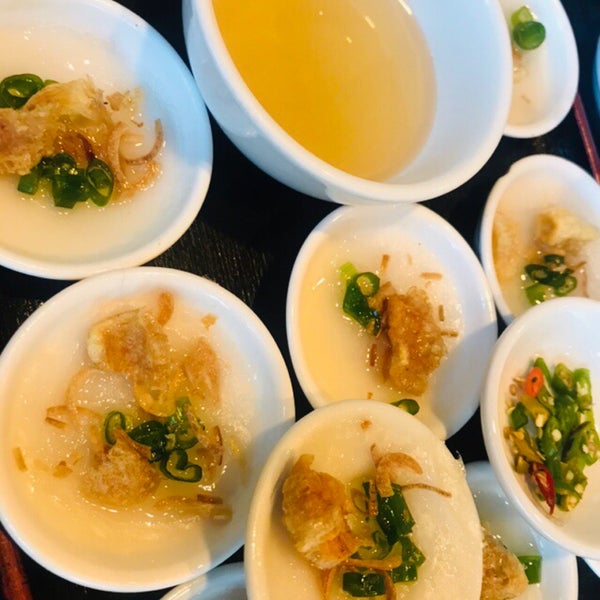 Das Foto wurde bei Hue Oi - Vietnamese Cuisine von Phoebe am 5/28/2019 aufgenommen