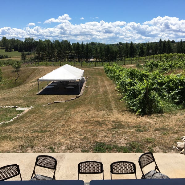 Foto tirada no(a) L Mawby Vineyards &amp; Winery por Georgia P. em 8/6/2016