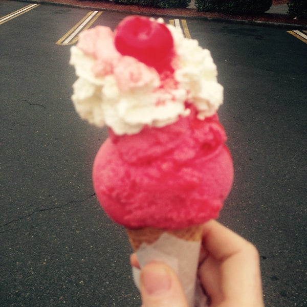 5/17/2015 tarihinde Kaiser B.ziyaretçi tarafından Cloud City Ice Cream'de çekilen fotoğraf