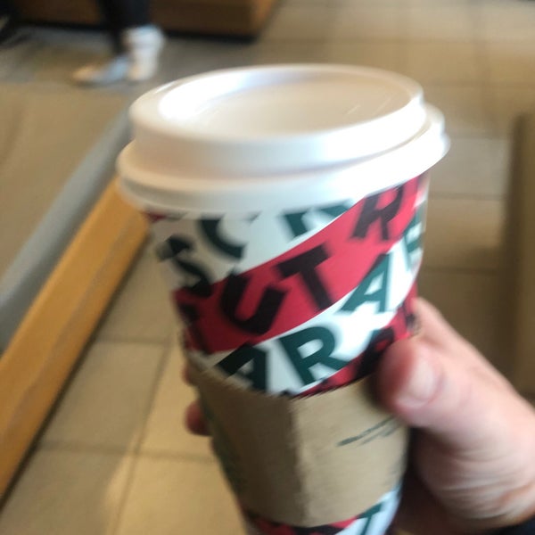 Foto scattata a Starbucks da Mr. Daniel E. A. il 12/27/2019