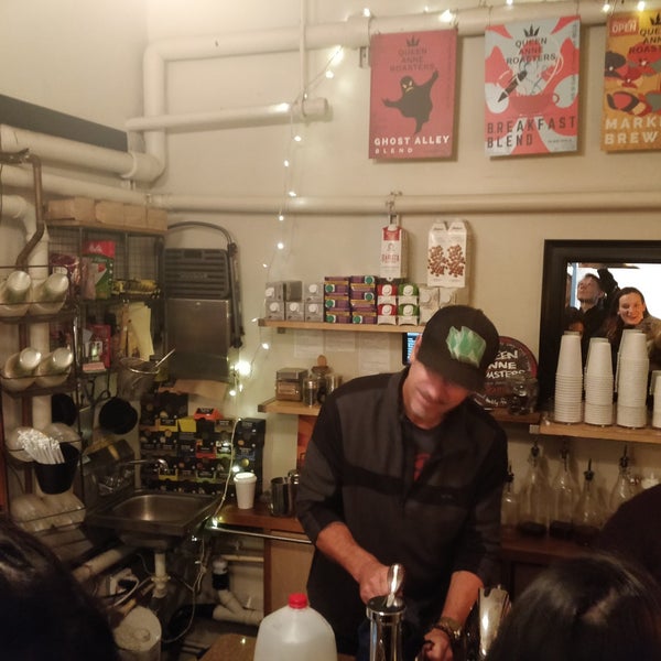 Foto diambil di Ghost Alley Espresso oleh Rory pada 11/10/2018