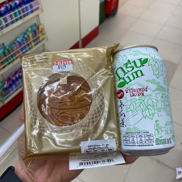 Ананасовый пирог слойки в 7 Eleven Таиланд