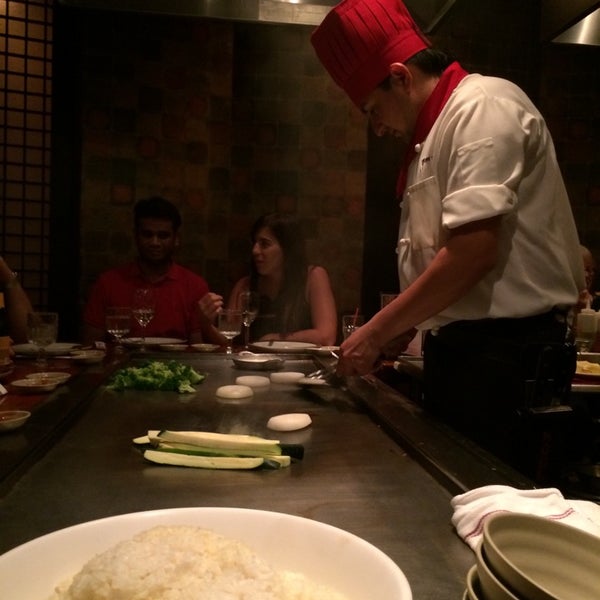 Foto scattata a Kobe Steaks Japanese Restaurant da Sabine K. il 6/30/2014