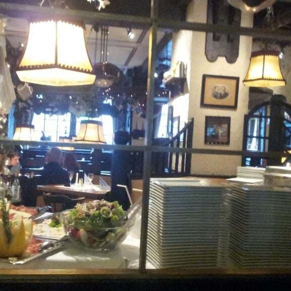 Das Foto wurde bei Restaurant Sitte von Alina am 9/9/2013 aufgenommen