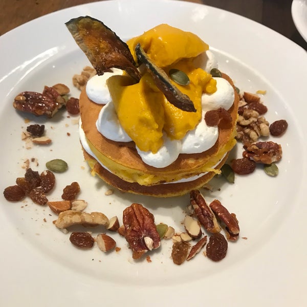 Кафе пан кейк на невском. Панкейк кафе. Панкейк кафе. Vivians cafe панкейки. Дайнер панкейк хаус.