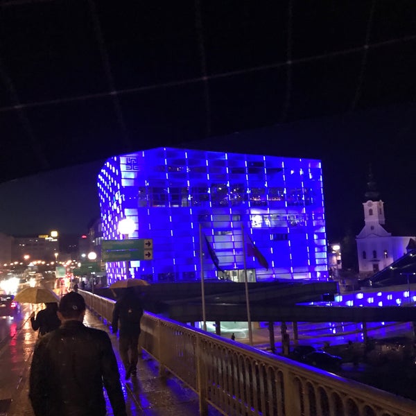 Foto scattata a Ars Electronica Center da tsukkee il 9/6/2017