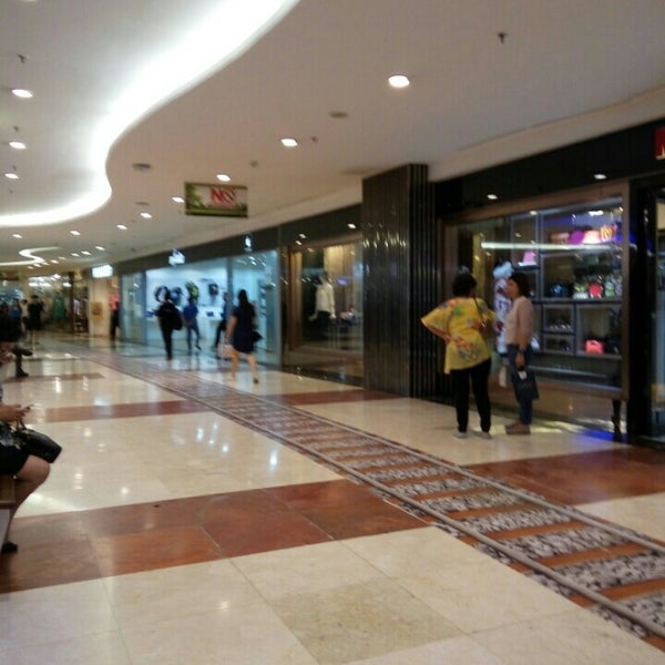 Photos At Apple Store Sun Plaza