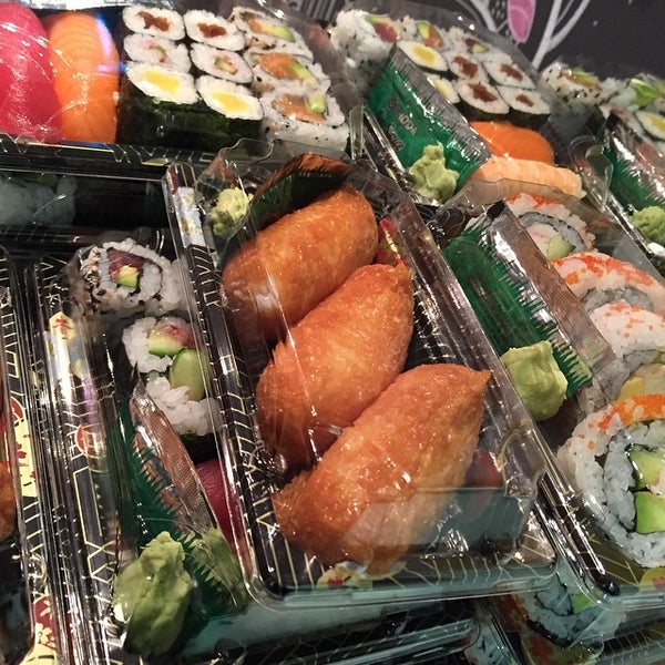 Photo taken at Edo Sushi by Tomo H. on 1/8/2015