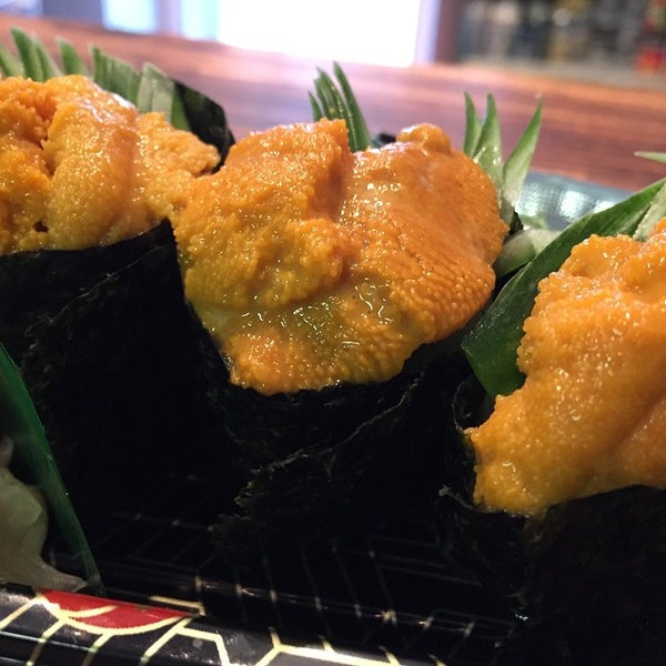 Foto diambil di Edo Sushi oleh Tomo H. pada 11/5/2014