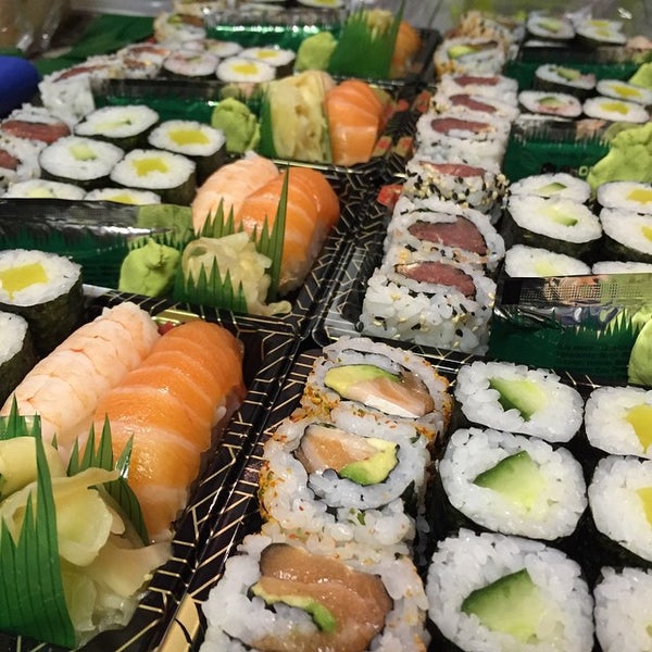 Foto diambil di Edo Sushi oleh Tomo H. pada 2/5/2015
