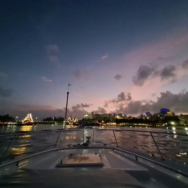 10/25/2021에 Mariel J.님이 Sunset Admiral Yacht Club &amp; Marina에서 찍은 사진