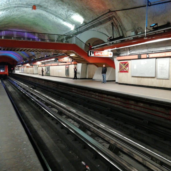 Fotos en Metro Barranca del Muerto Estación de metro en Mexico City Fotos en Metro Barranca del Muerto Estación de metro en Mexico City