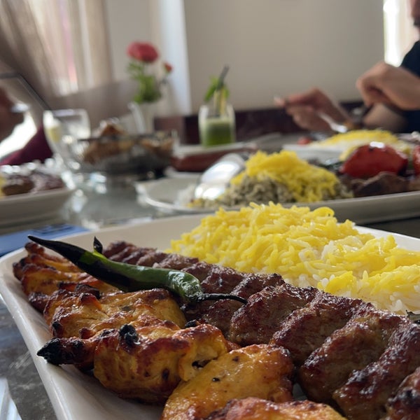 6/16/2023 tarihinde Rayanziyaretçi tarafından Iran Zamin Restaurant'de çekilen fotoğraf