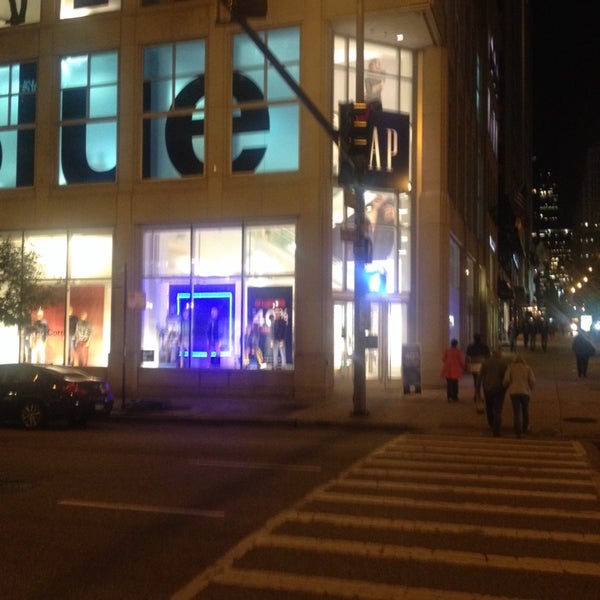 gap 555 n michigan ave