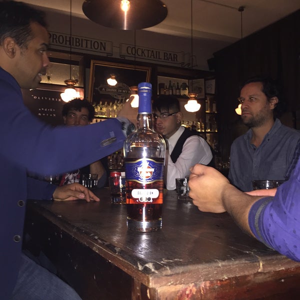 11/11/2016에 Toño P.님이 Oliveria Cocktail Bar에서 찍은 사진