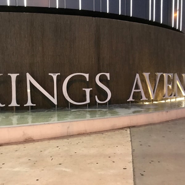 Foto tirada no(a) Kings Avenue Mall por ILya S. em 10/14/2018
