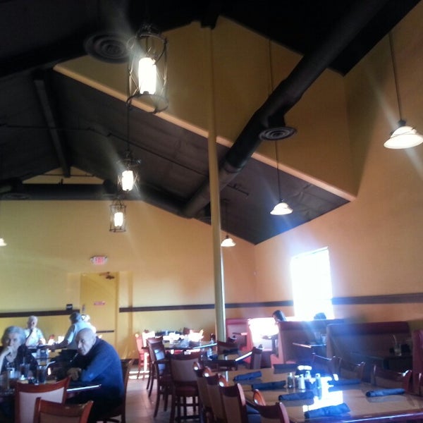 6/11/2013にNoe C.がFilippi&#39;s Pizza Restaurant and Barで撮った写真