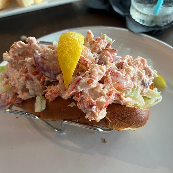 The lobster roll was delicious and filled with lots of lobster😋