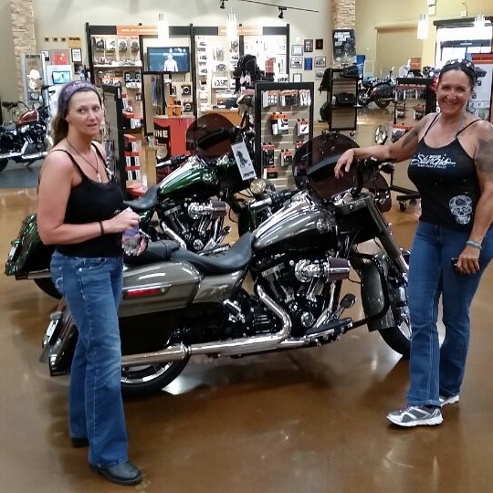 Foto scattata a Red Rock Harley-Davidson da Brian K. il 7/15/2014