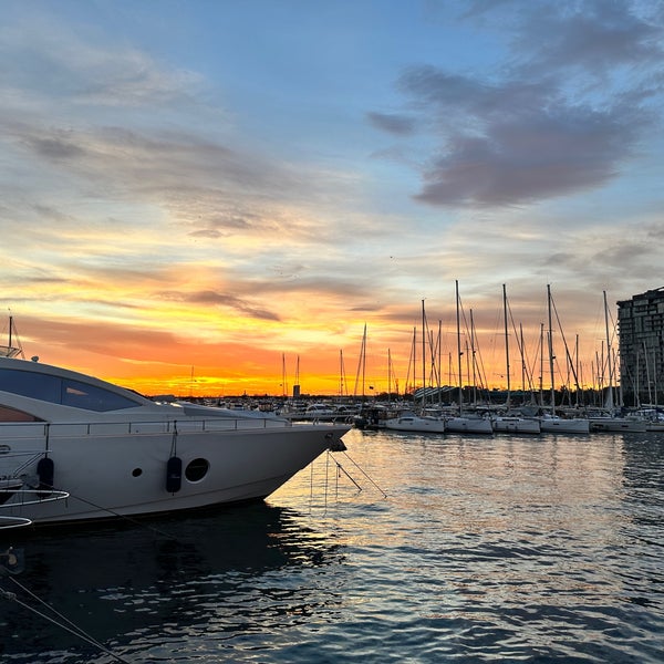 1/6/2024 tarihinde Öᴢᴋᴀɴ ᴋᴀʀᴛᴀʟ ziyaretçi tarafından Ataköy Marina'de çekilen fotoğraf