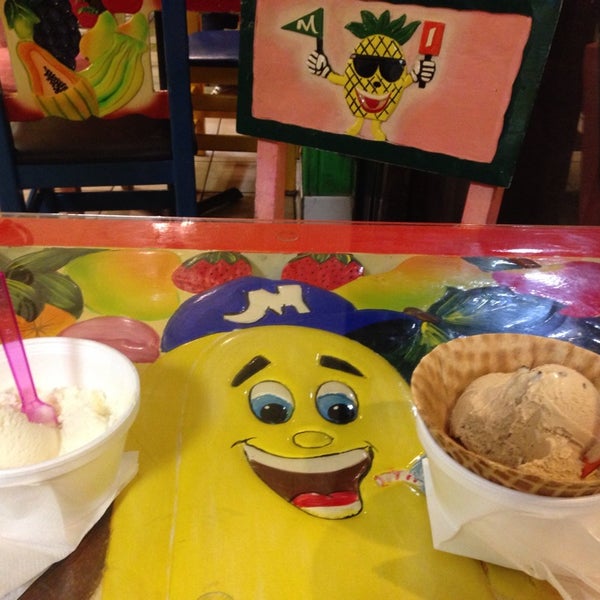 2/9/2015에 Matt R.님이 Mateo&#39;s Ice Cream &amp; Fruit Bars에서 찍은 사진