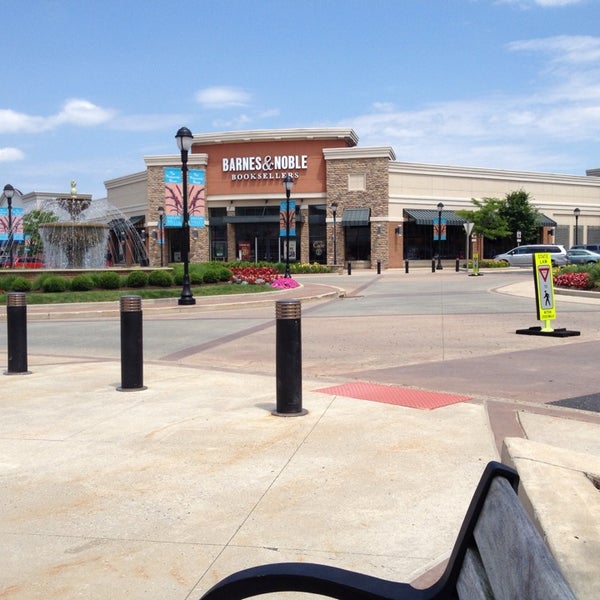 Photo taken at The Promenade Shops at Saucon Valley by Richard T M. on 6/24/2014