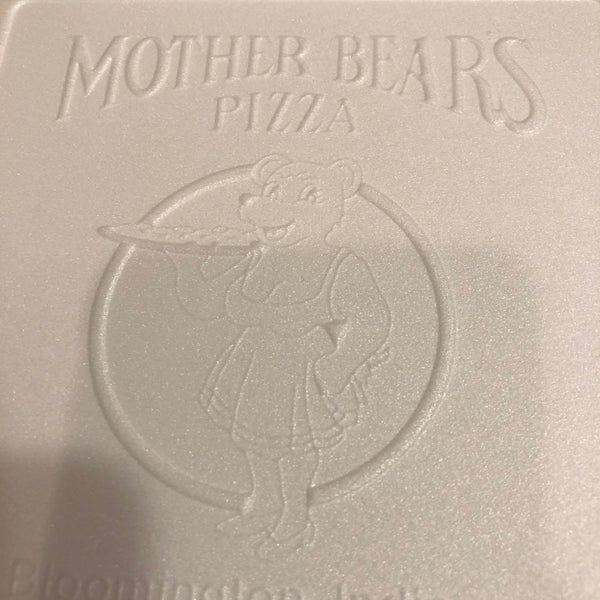 Foto diambil di Mother Bear&#39;s Pizza Campus oleh Duane H. pada 10/30/2019