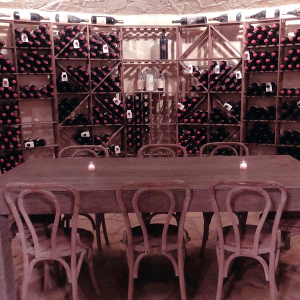 Photo prise au Sunstone Vineyards &amp; Winery par Vivie S. le3/15/2020