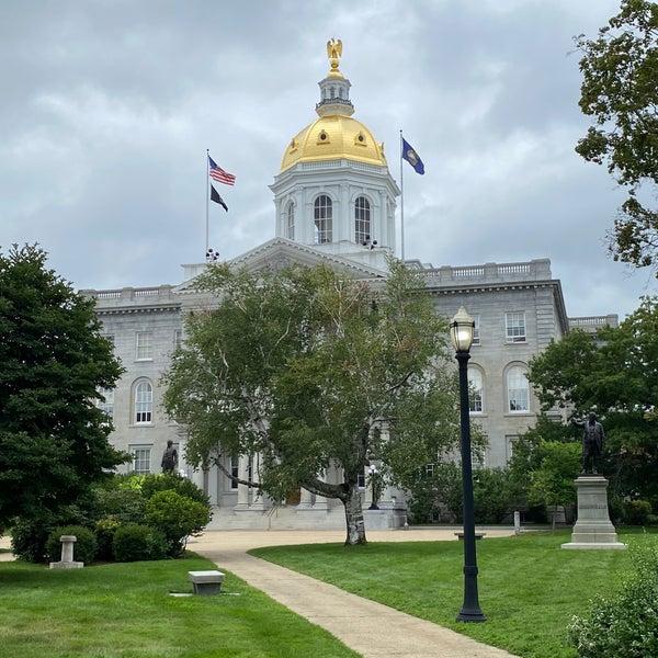 Foto tirada no(a) New Hampshire State House por Blair em 8/16/2020