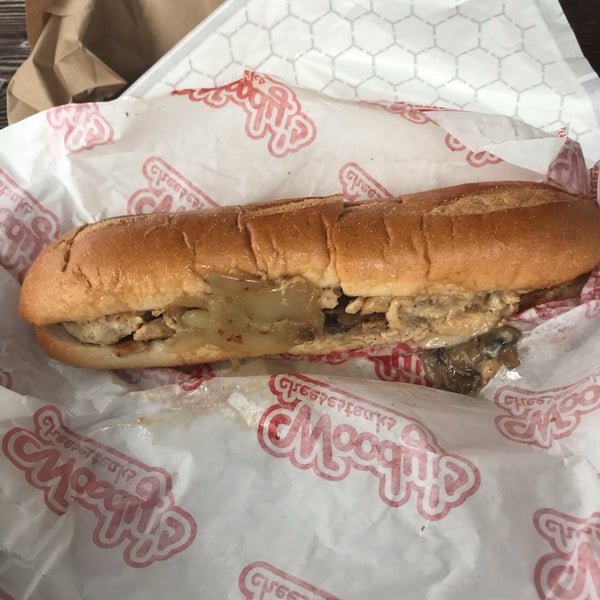 Foto diambil di Woody&#39;s Famous CheeseSteaks oleh Tanya Mitchell G. pada 3/1/2019