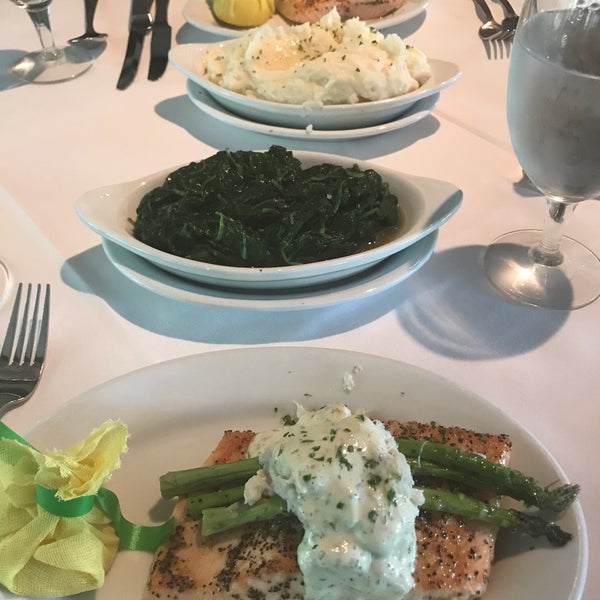 Photo taken at Ruth&#39;s Chris Steak House by Tanya Mitchell G. on 6/19/2019