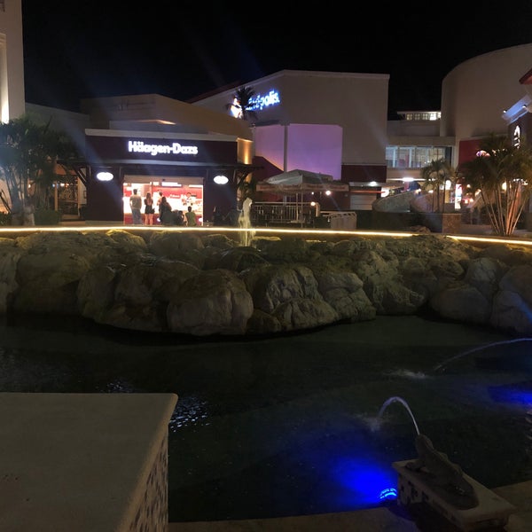 Foto tirada no(a) La Isla Acapulco Shopping Village por Lorecua em 3/10/2019