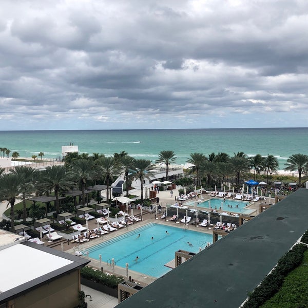 Photo prise au Eden Roc Resort Miami Beach par Merve S. le11/24/2018